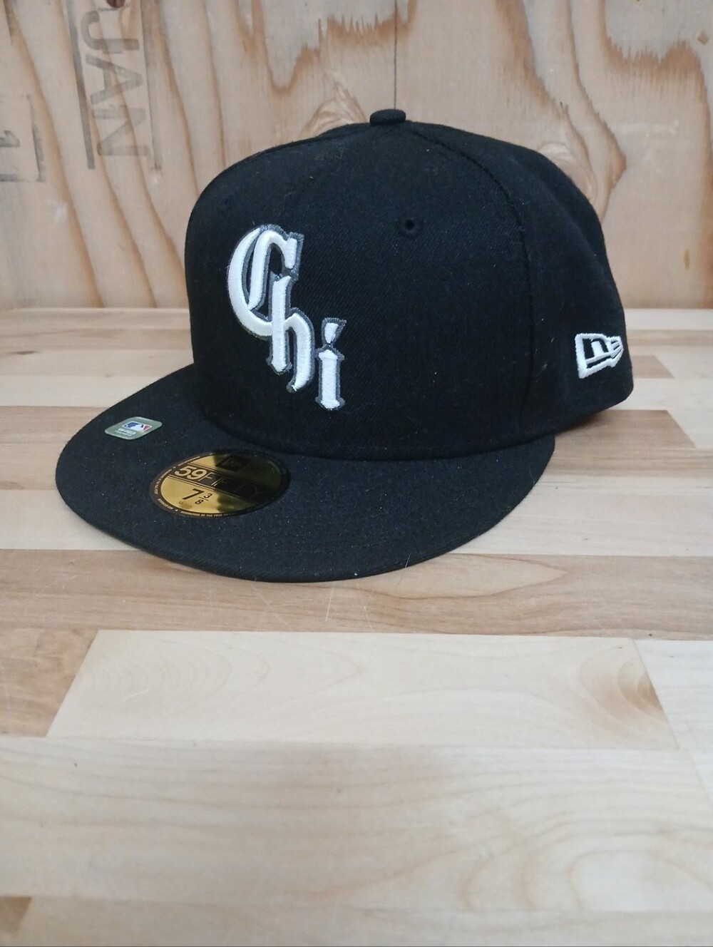 New Era Black & White 'Chi' Fitted Hat Size 7 3/8